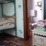 Cameretta verde con letto a castello collegata alla matrimoniale Larice rosso