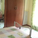 Cameretta gialla con letto singolo collegata alla matrimoniale Acqua sorgiva